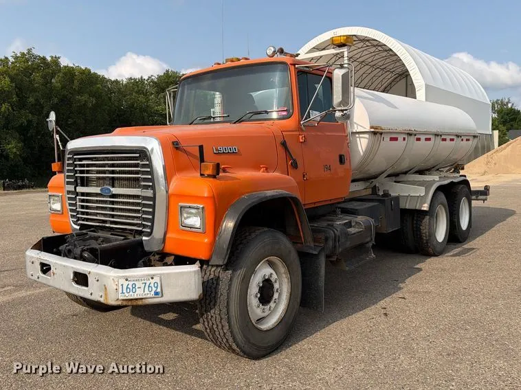 1996 Ford LT9000 Water Truck