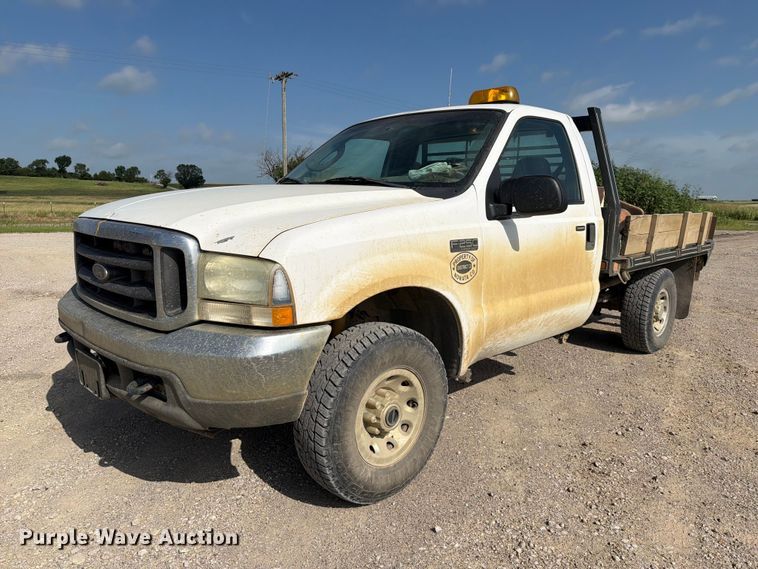 2004 Ford F250 Super Duty Flatbed Pickup Truck
