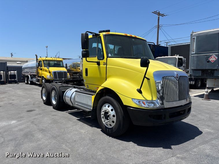 2015 International 8600 Semi Truck - photo 3