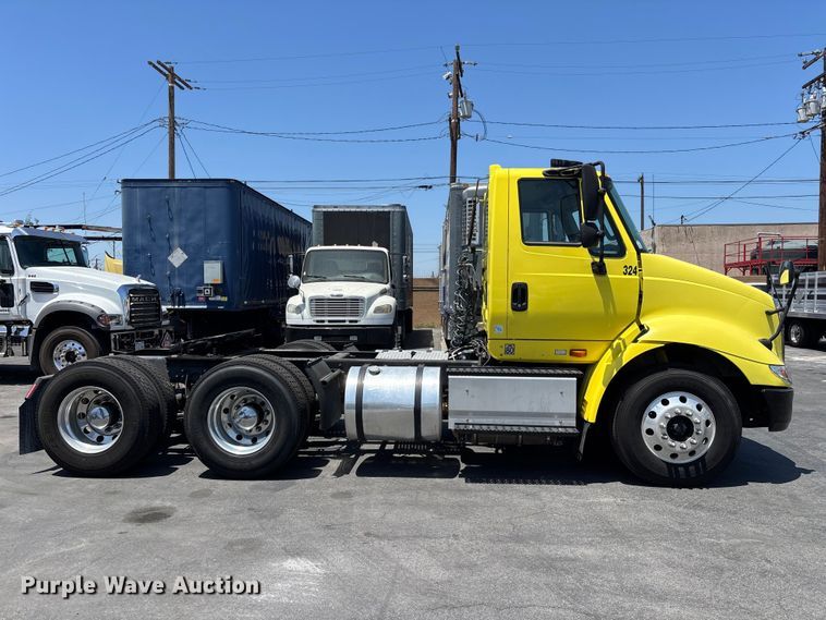 2015 International 8600 Semi Truck - photo 4