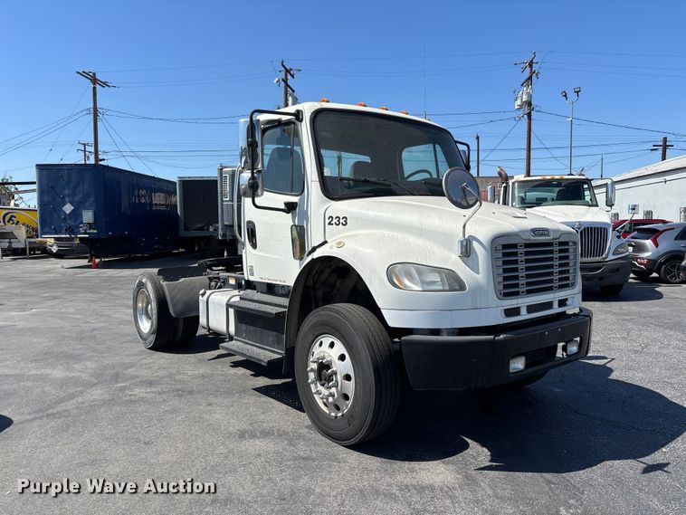 2014 Freightliner Business Class M2 Semi Truck - photo 3