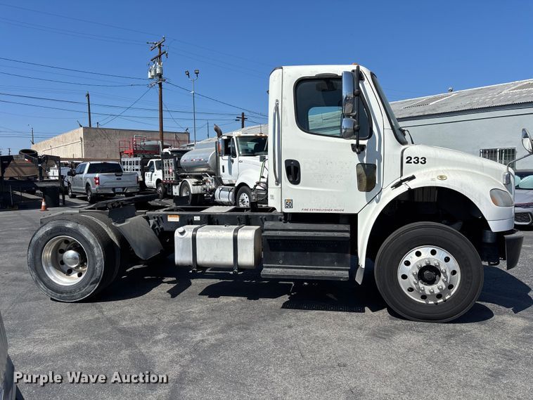 2014 Freightliner Business Class M2 Semi Truck - photo 4