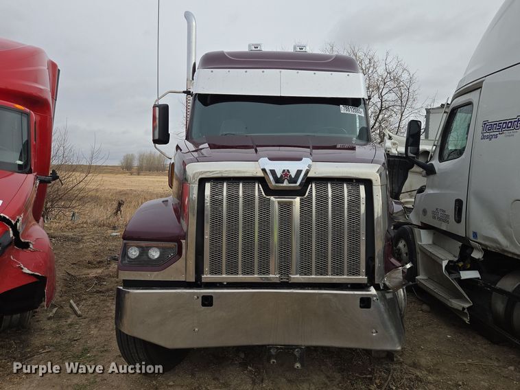 2024 Western Star 49X Semi Truck - photo 2