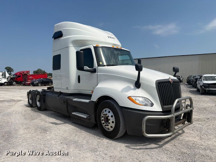 2022 International LT625 Semi Truck - photo 3