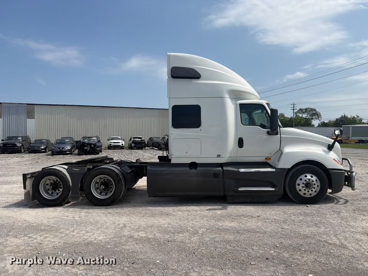 2022 International LT625 Semi Truck - photo 4