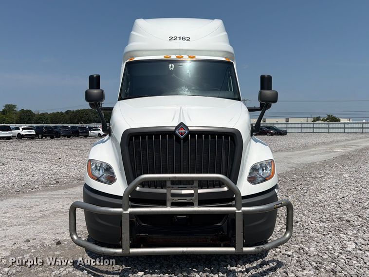 2022 International LT625 Semi Truck - photo 2
