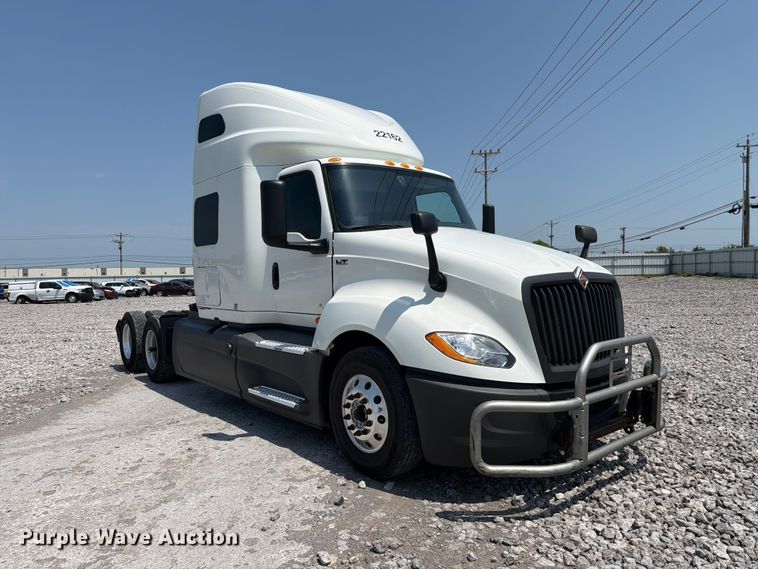 2022 International LT625 Semi Truck - photo 3