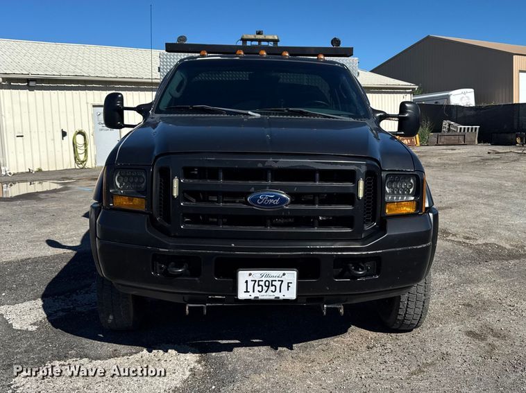 2007 Ford F550 Super Duty Dump Truck - photo 2