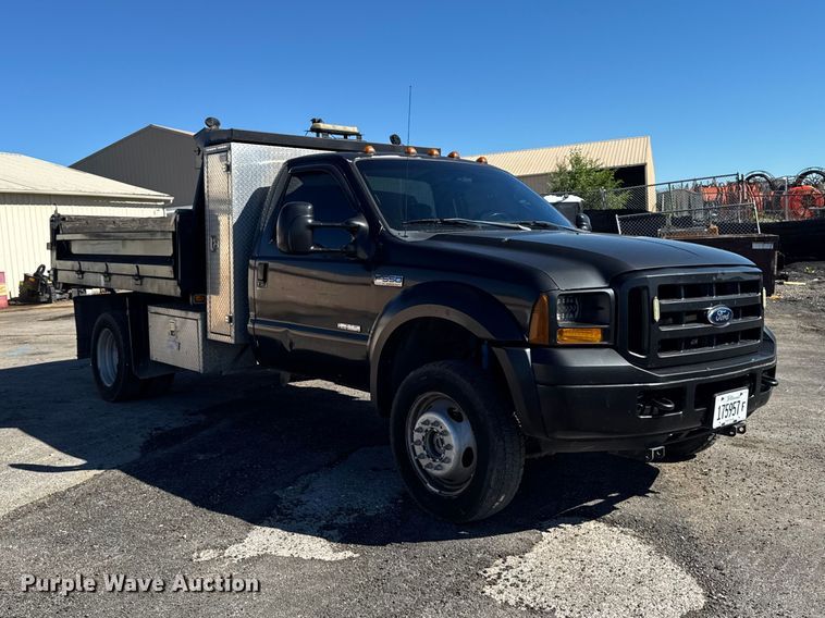 2007 Ford F550 Super Duty Dump Truck - photo 3