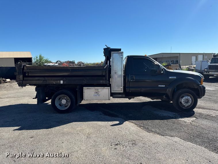2007 Ford F550 Super Duty Dump Truck - photo 4
