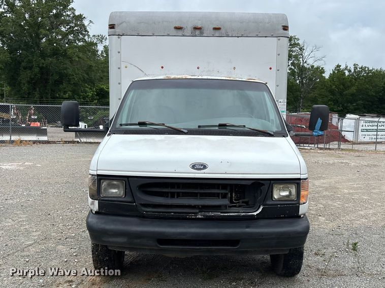 1999 Ford E350 Box Truck - photo 2