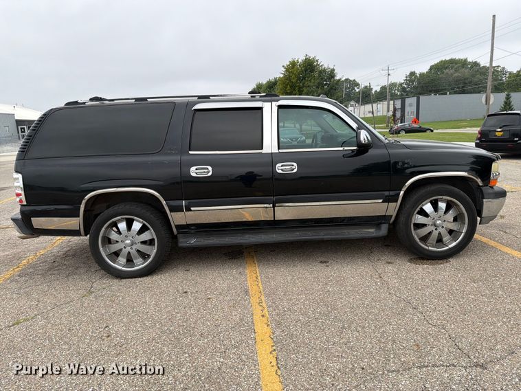 2004 Chevrolet Suburban SUV - photo 4