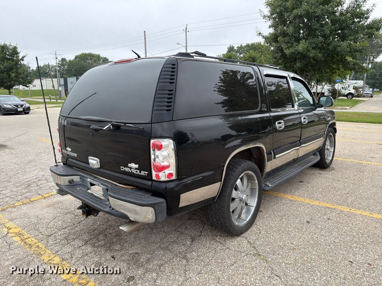 2004 Chevrolet Suburban SUV - photo 5