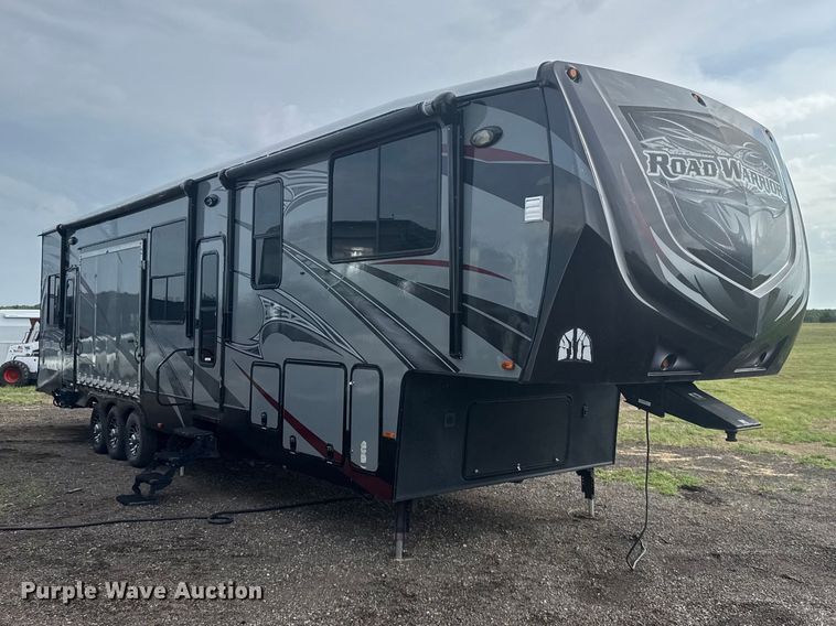 2015 Heartland Road Warrior 4020 Toy Hauler Camper - photo 3