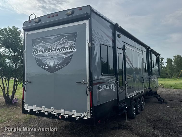2015 Heartland Road Warrior 4020 Toy Hauler Camper - photo 4