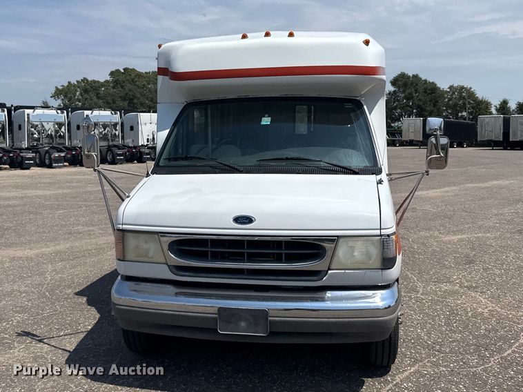 2000 Ford E350 Shuttle Bus - photo 2