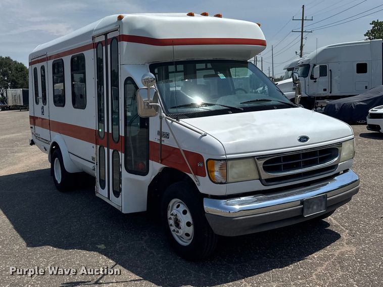 2000 Ford E350 Shuttle Bus - photo 3