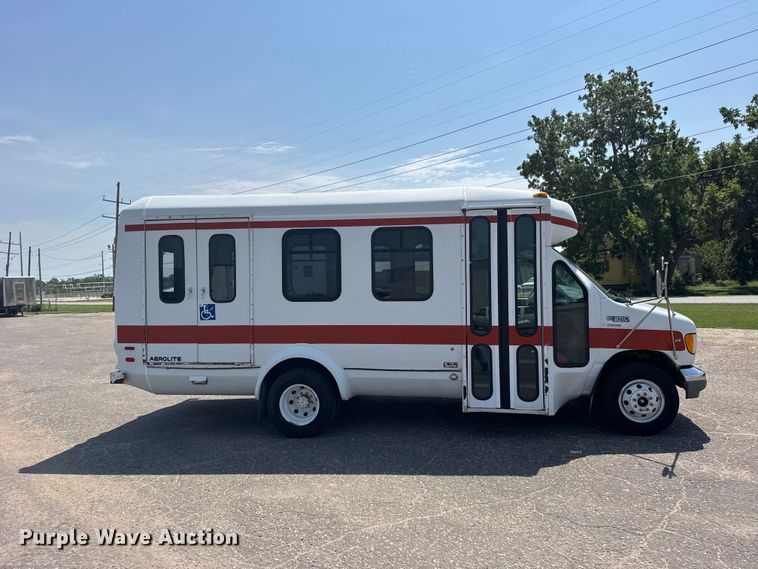 2000 Ford E350 Shuttle Bus - photo 4