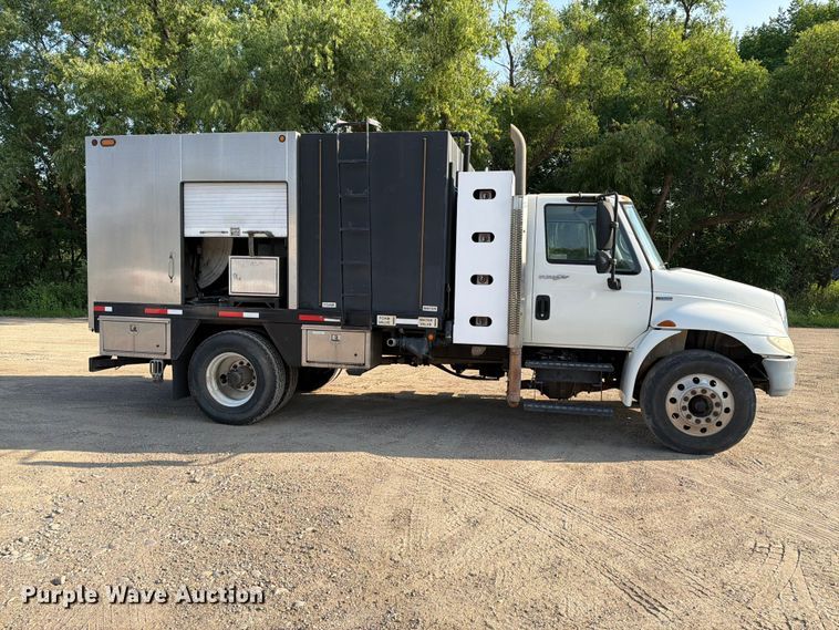 2009 International DuraStar 4300 Sewer Jetter Truck - photo 4