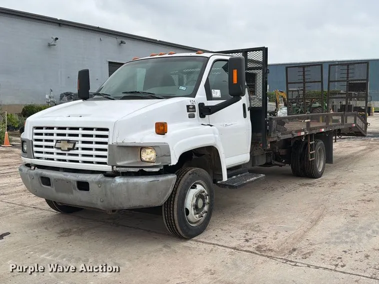 2004 Chevrolet C5500 Flatbed Truck