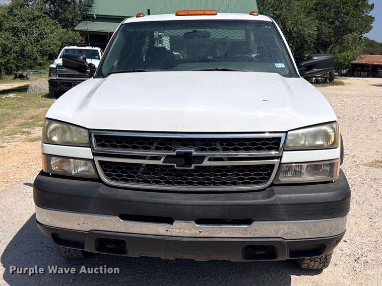 2007 Chevrolet Silverado 3500HD Ext. Cab Utility Bed Pickup Truck - photo 2