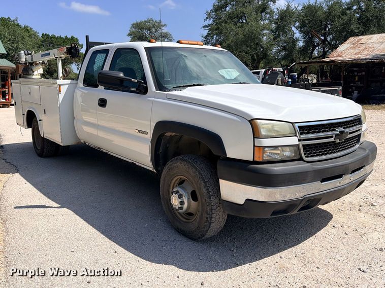 2007 Chevrolet Silverado 3500HD Ext. Cab Utility Bed Pickup Truck - photo 3