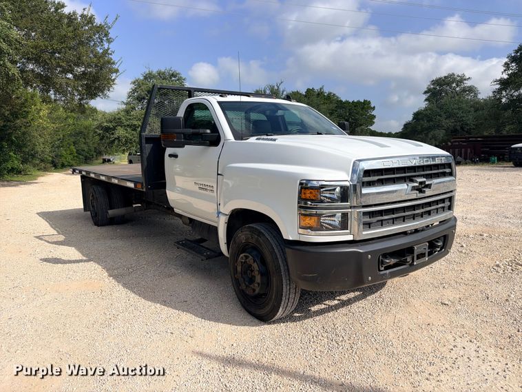 2020 Chevrolet Silverado 6500HD Flatbed Truck - photo 3