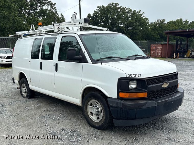2017 Chevrolet Express 2500 Utility Van - photo 3