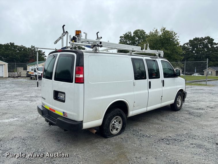 2017 Chevrolet Express 2500 Utility Van - photo 5