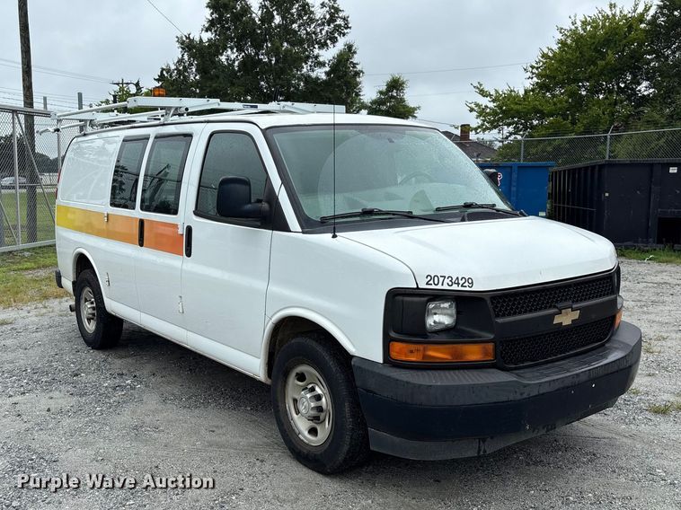 2017 Chevrolet Express 2500 Utility Van - photo 3