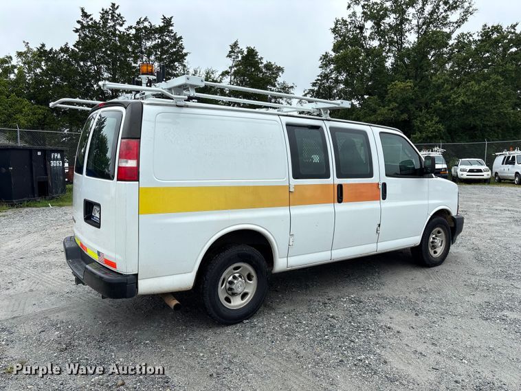 2017 Chevrolet Express 2500 Utility Van - photo 5