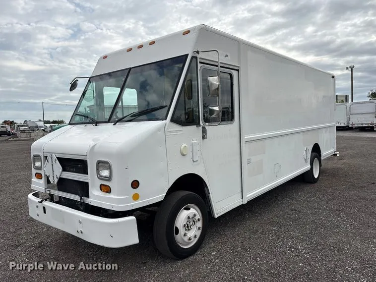 2001 Freightliner Mt 55 Chassis Delivery Truck