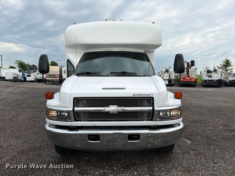 2008 Chevrolet C5500 Shuttle Bus - photo 2
