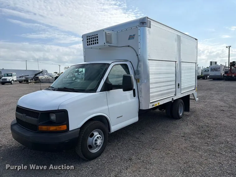 2015 Chevrolet Express 4500 Box Truck