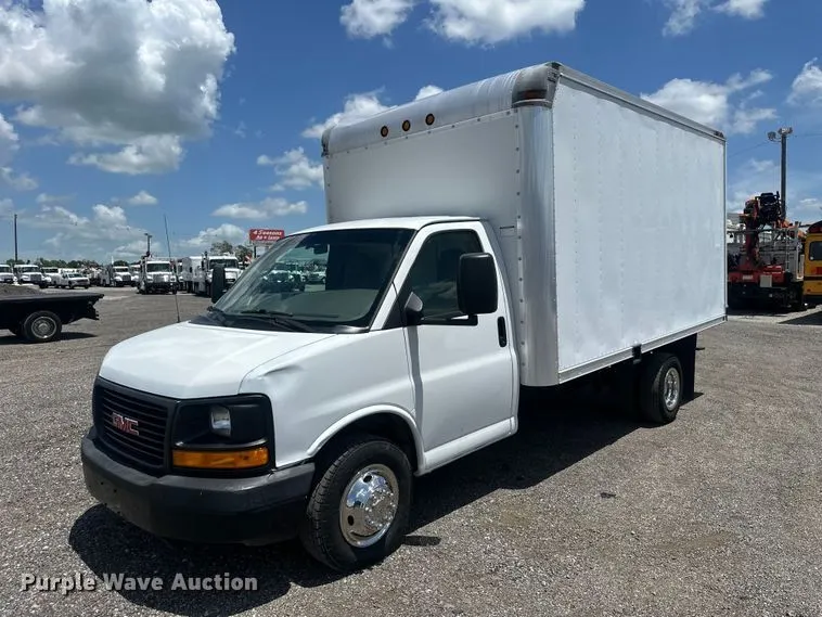 2006 GMC Savana 3500 Box Truck
