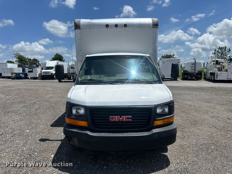 2006 GMC Savana 3500 Box Truck - photo 2