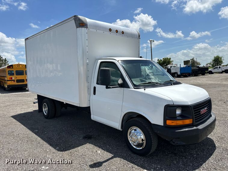 2006 GMC Savana 3500 Box Truck - photo 3