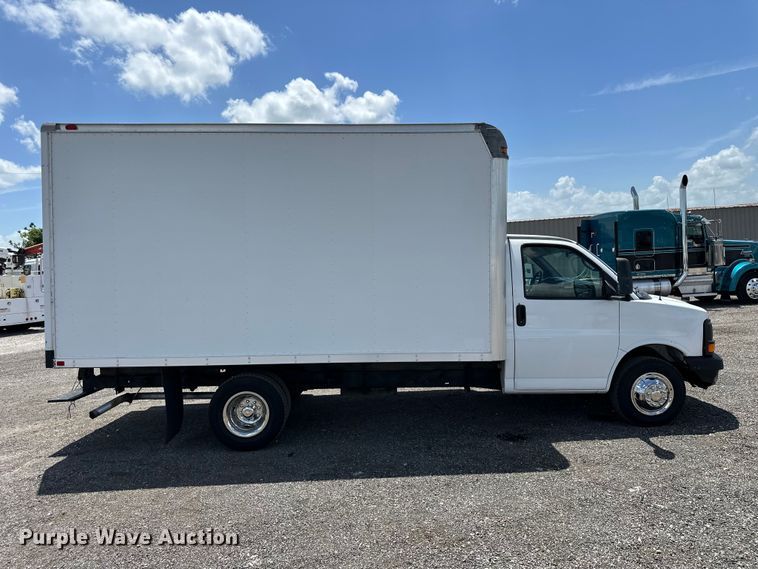 2006 GMC Savana 3500 Box Truck - photo 4