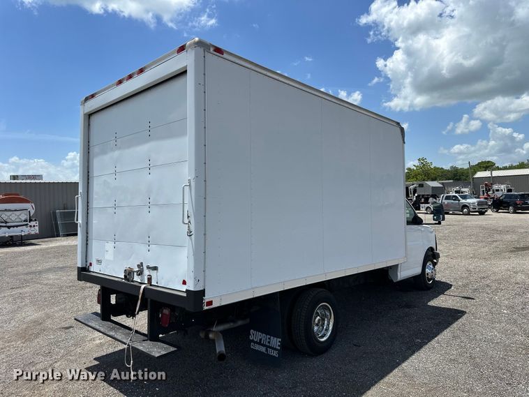 2006 GMC Savana 3500 Box Truck - photo 5
