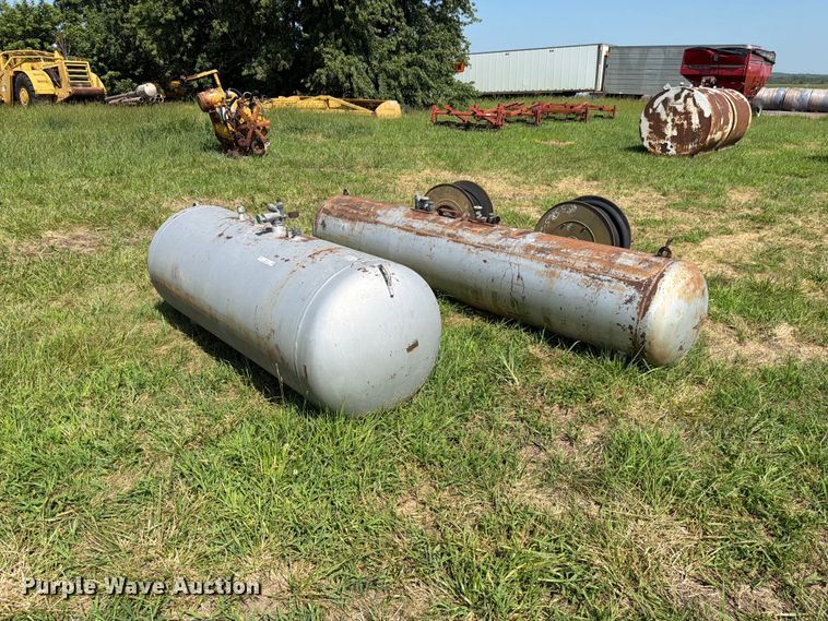 (2) Propane Tanks - photo 3
