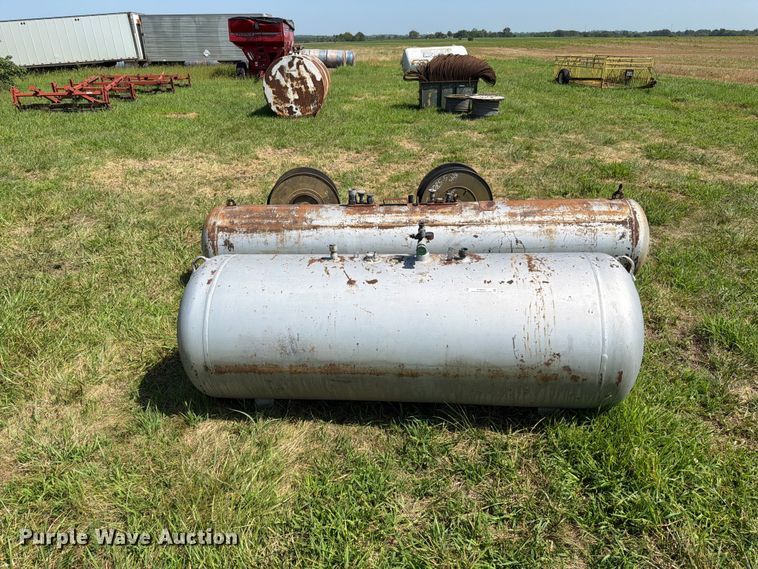 (2) Propane Tanks - photo 4