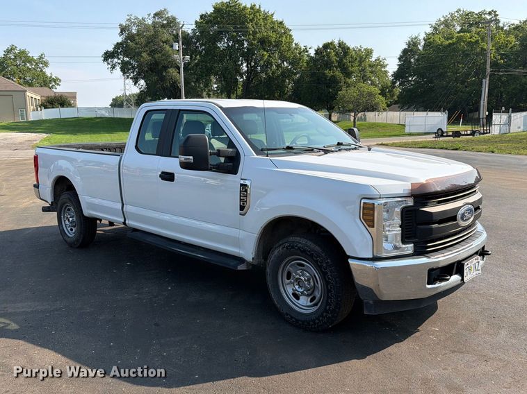 2019 Ford F250 Super Duty XL Ext. Cab Pickup Truck - photo 3
