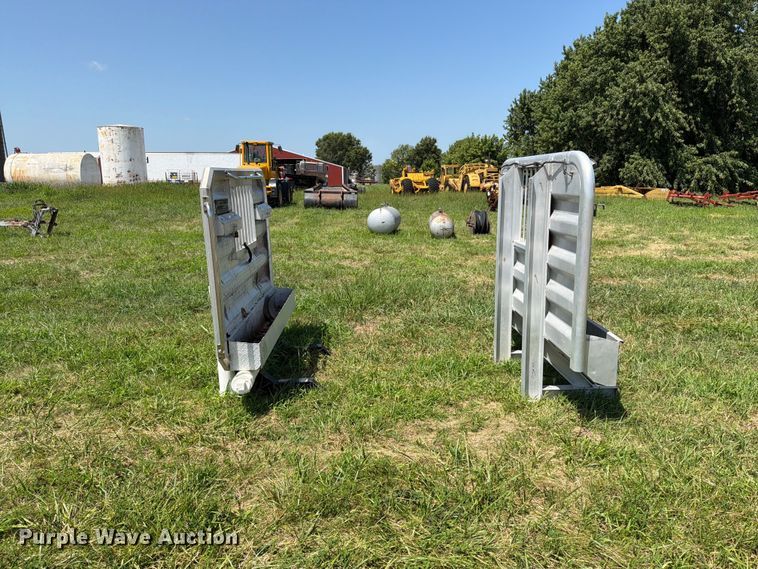 (2) Aluminum Headache Racks - photo 4