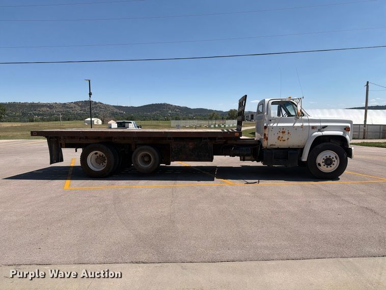 1985 GMC C7 Flatbed Truck - photo 4