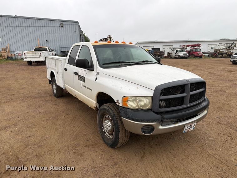 2003 Dodge Ram 3500 Ext. Cab Utility Bed Pickup Truck - photo 3
