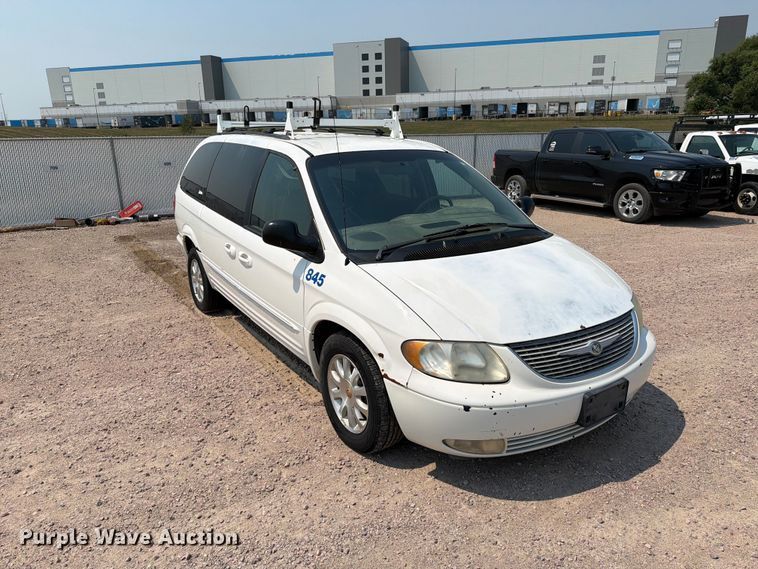 2002 Chrysler Town And Country Van - photo 3