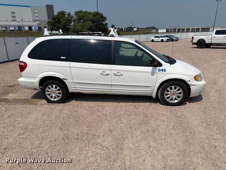 2002 Chrysler Town And Country Van - photo 4