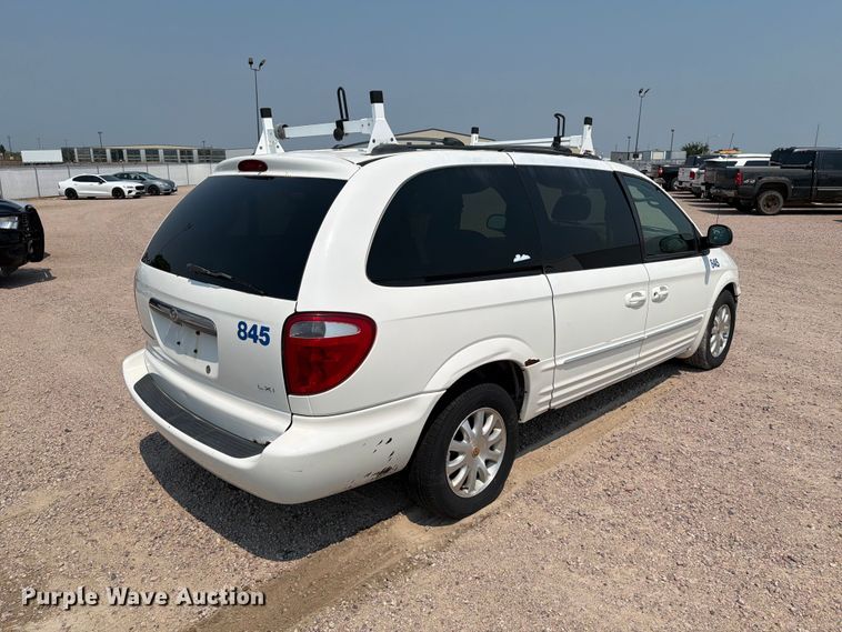 2002 Chrysler Town And Country Van - photo 5
