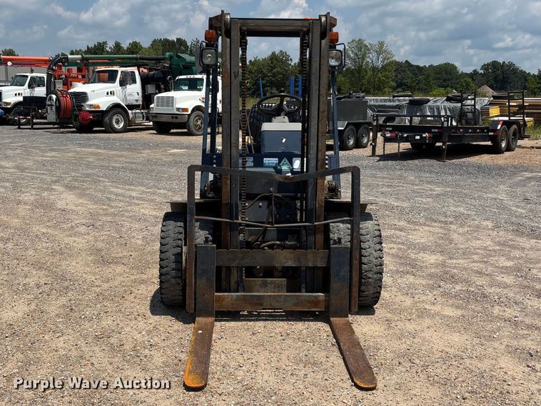 Komatsu FD20-11 Forklift - photo 2