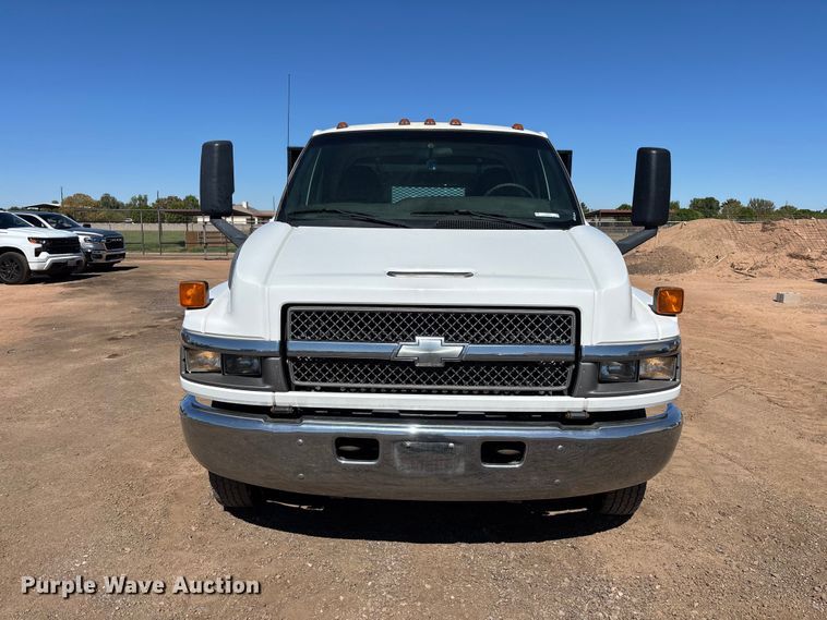 2008 Chevrolet C4500 Flatbed Truck - photo 2